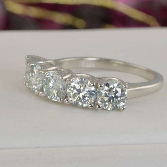 Moissanite Ring 2.5 ctw Wedding Band Ring NEW - Picture 2 of 6